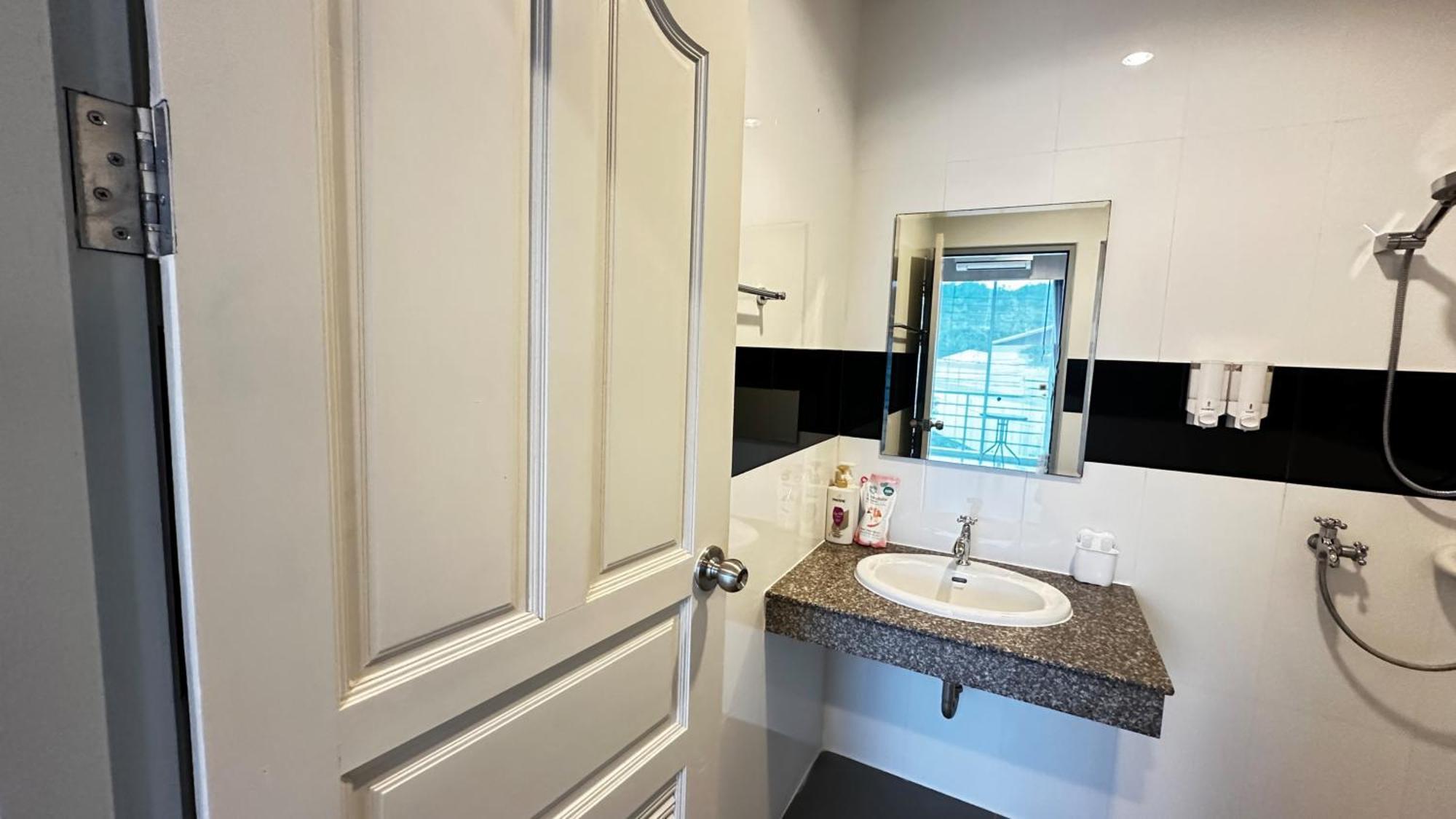 לינה וארוחת בוקר קראבי Auriflex House מראה חיצוני תמונה