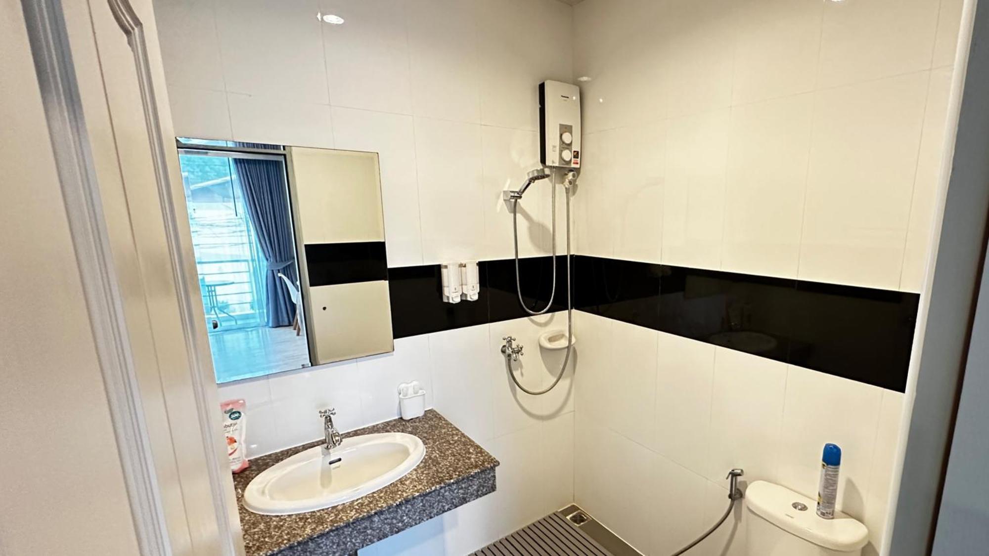 לינה וארוחת בוקר קראבי Auriflex House מראה חיצוני תמונה